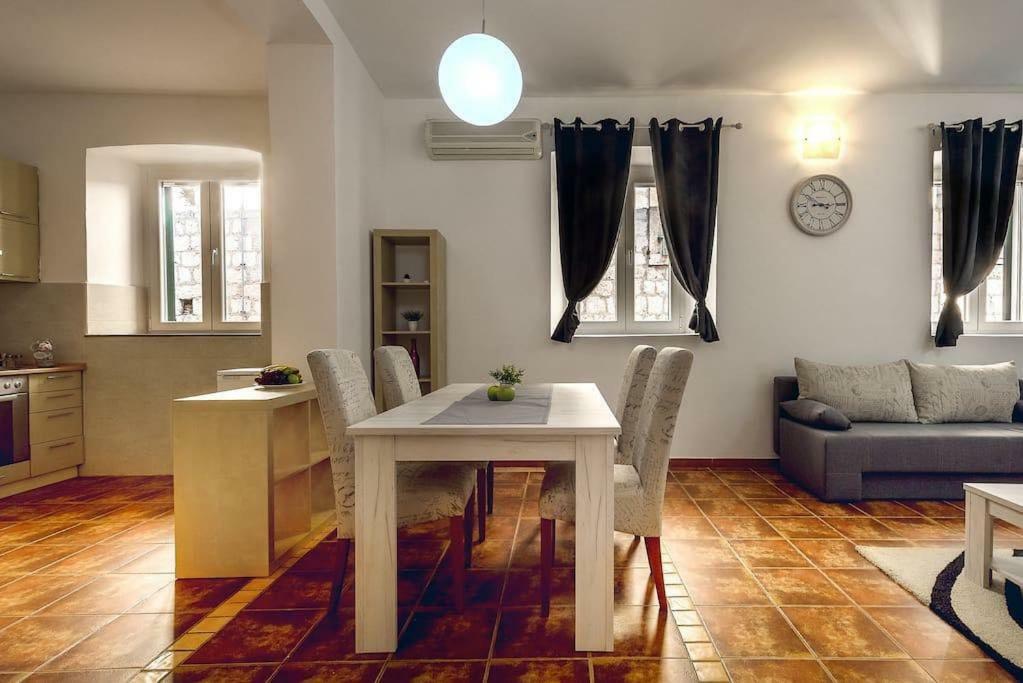 Old Town Experience Apartment كوتور المظهر الخارجي الصورة